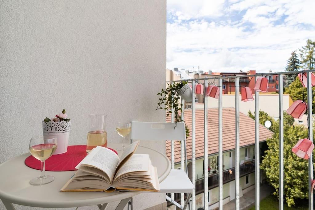 Apartment Garden View With A Balcony